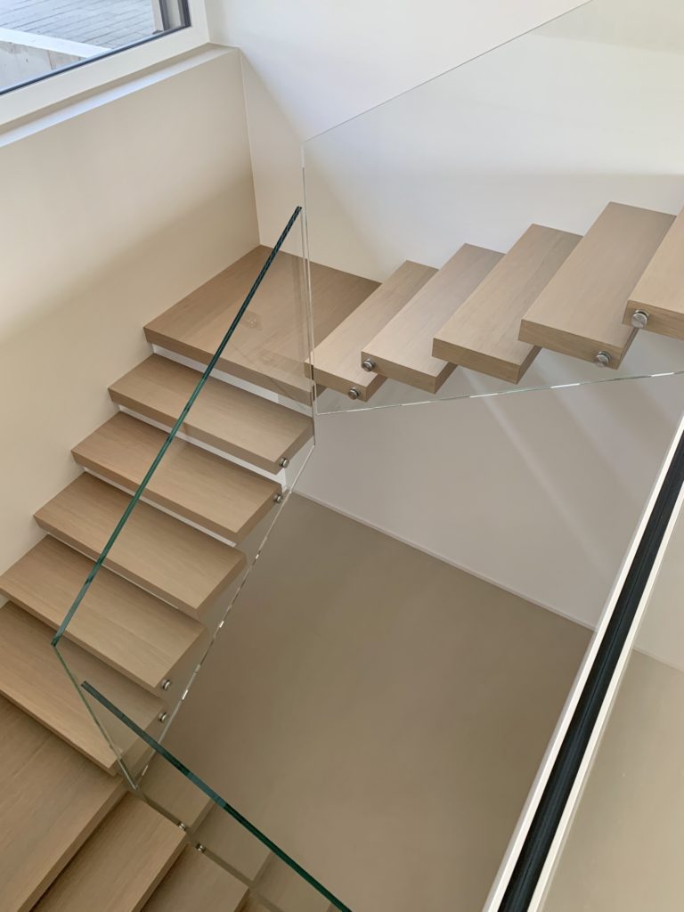 Escalier et garde-corps en verre
